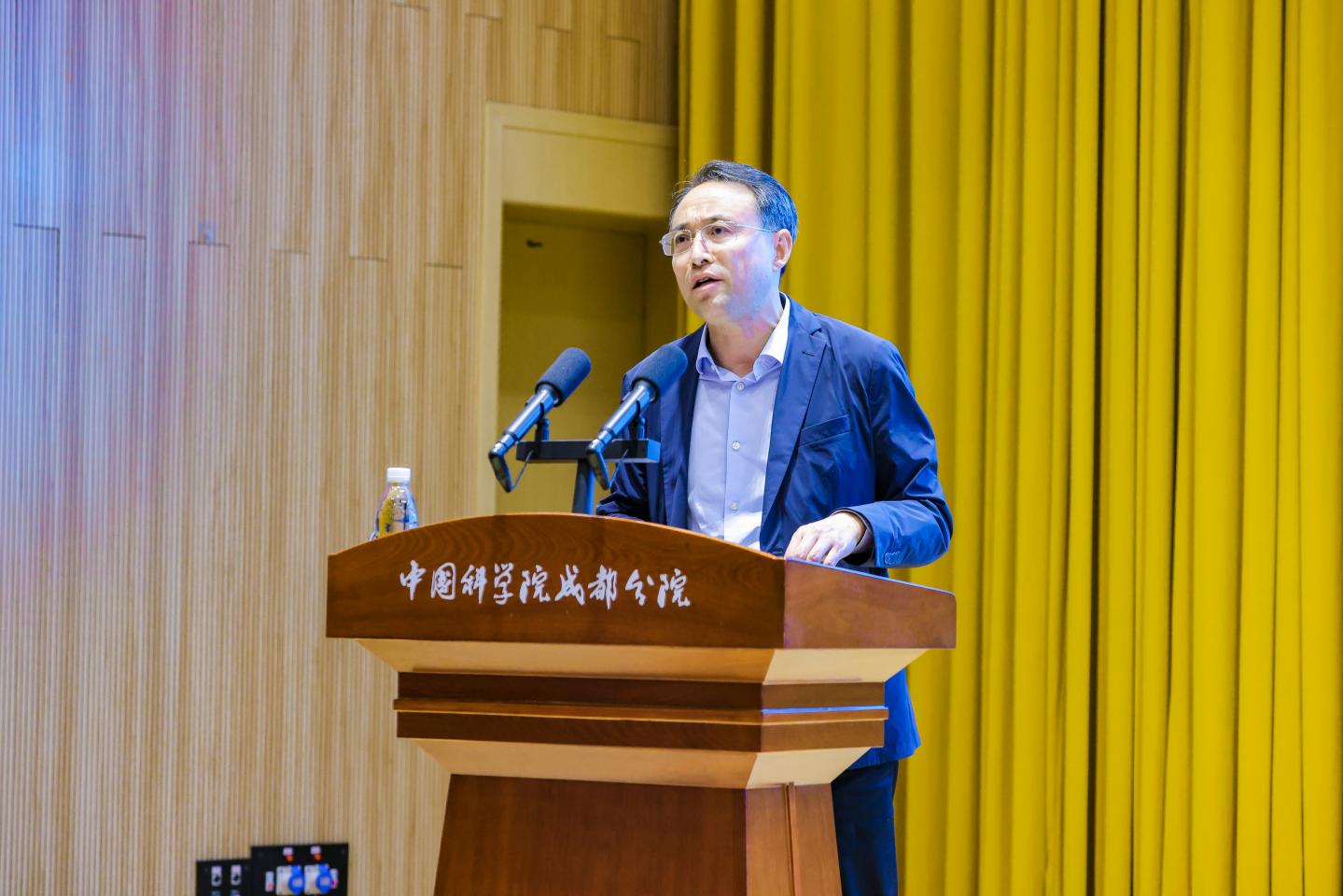 陈彦夫副书记受邀出席中国科学院大学2025年第二期导师培训并作主题报告
